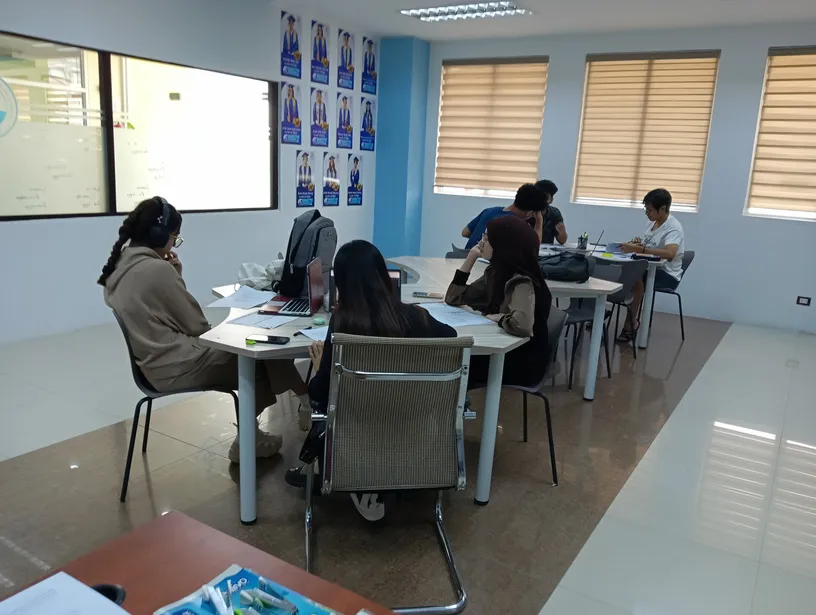 Students building confidence for university applications